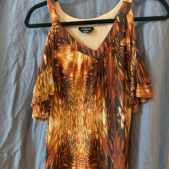 BEBE cold shoulder top - Picture 2 of 4